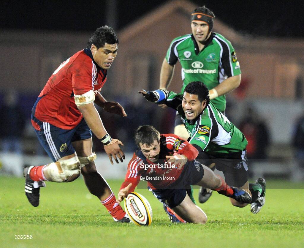 28 December 2008; Ian Dowling, Munster, supported by team-mate Nick Williams, gets to the ball ahead of Niva Ta'auso, Connacht. Magners League, Connacht v Munster, Sportsground, Galway. Picture credit: Brendan Moran / SPORTSFILE