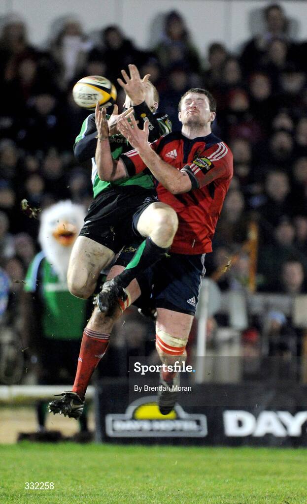 28 December 2008; Liam Bibo, Connacht, contests a garryowen kick with Donnacha Ryan, Munster. Magners League, Connacht v Munster, Sportsground, Galway. Picture credit: Brendan Moran / SPORTSFILE
