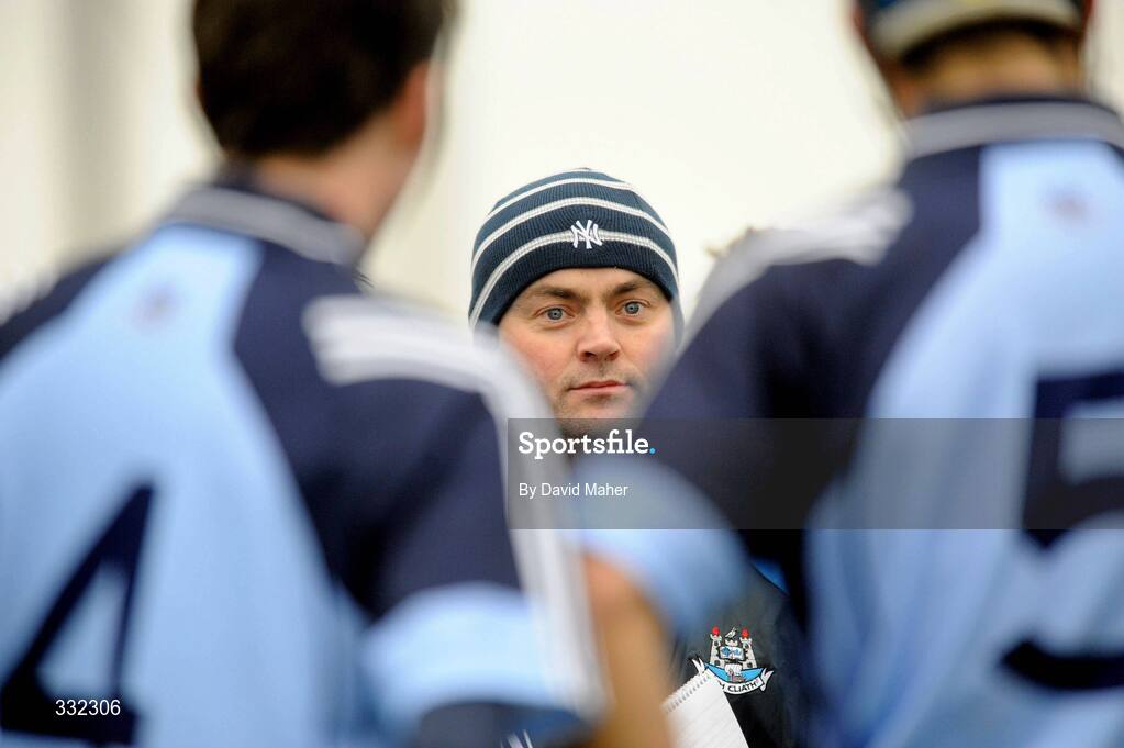 1 January 2009; Dublin manager Anthony Daly with Dublin players during half-time. Hurling Challenge Game, Dublin v Dub Stars, Páirc Barróg, Kilbarrack, Dublin. Picture credit: David Maher / SPORTSFILE