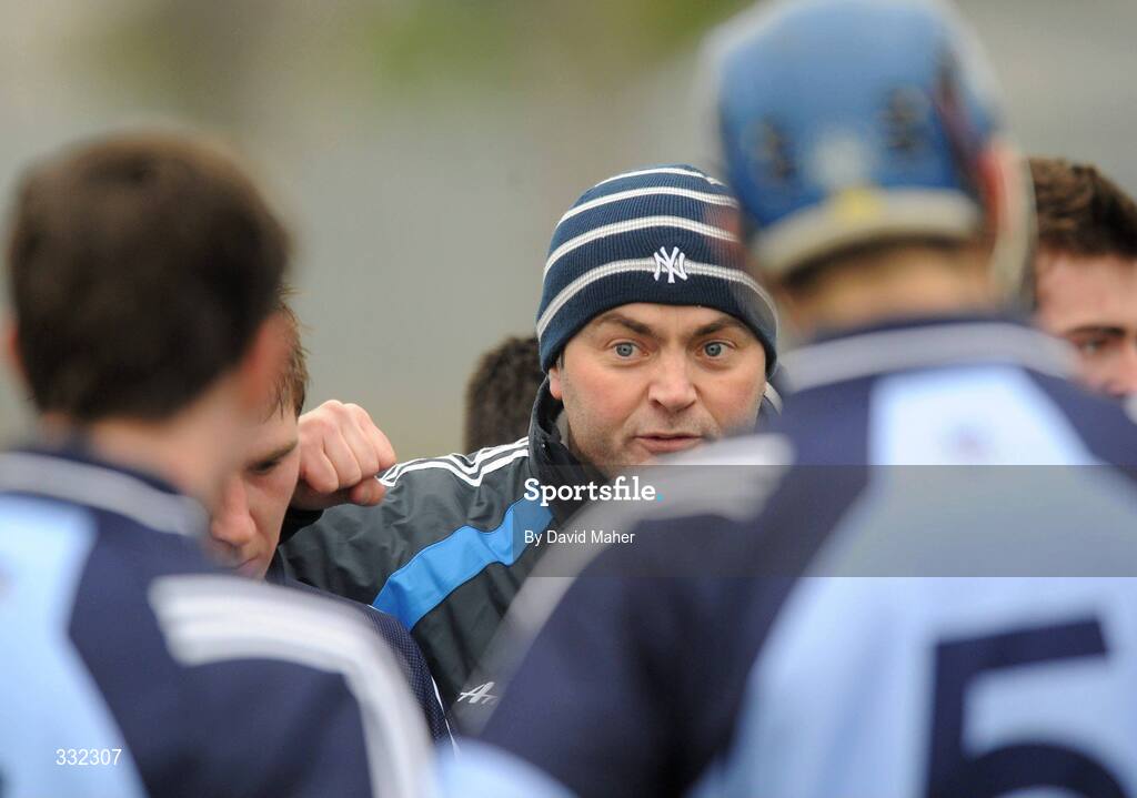 January 2009; Dublin manager Anthony Daly with Dublin players during half-time. Hurling Challenge Game, Dublin v Dub Stars, Páirc Barróg, Kilbarrack, Dublin. Picture credit: David Maher / SPORTSFILE