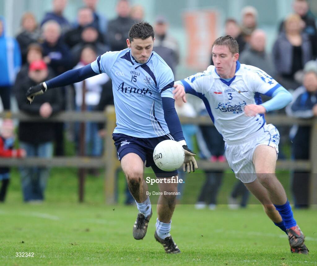 1 January 2009; Alan Brogan, Dublin, in action against Kevin Nolan, Dub Stars. Dublin v Dub Stars, Football Challenge Game, Páirc Barróg, Kilbarrack, Dublin. Picture credit: Daire Brennan / SPORTSFILE