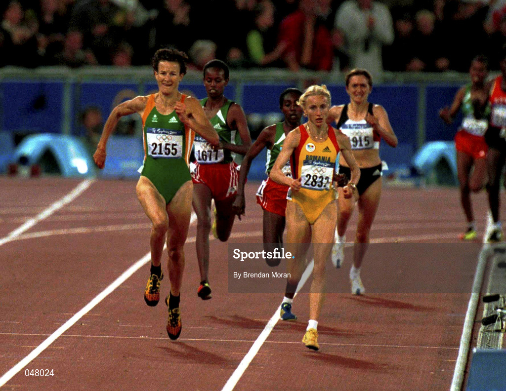 25 September 2000; Sonia O'Sullivan of Ireland, left, on her way to finishing second behind Grabiela Szabo of Romania in the women's 5000m race during the day 11 of the 2000 Sydney Olympics in Sydney, Australia. Photo by Brendan Moran/Sportsfile