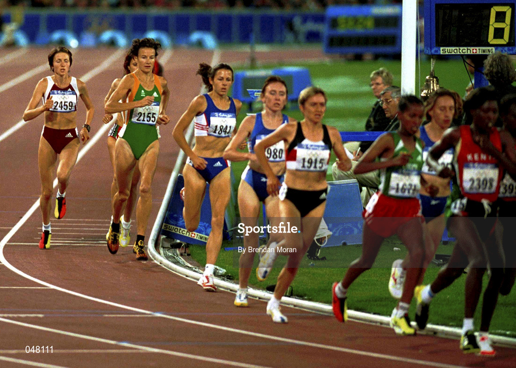 25 September 2000; Sonia O'Sullivan of Ireland, second from left, competing in the women's 5000m race during day 11 of the 2000 Sydney Olympics in Sydney, Australia. Photo by Brendan Moran/Sportsfile