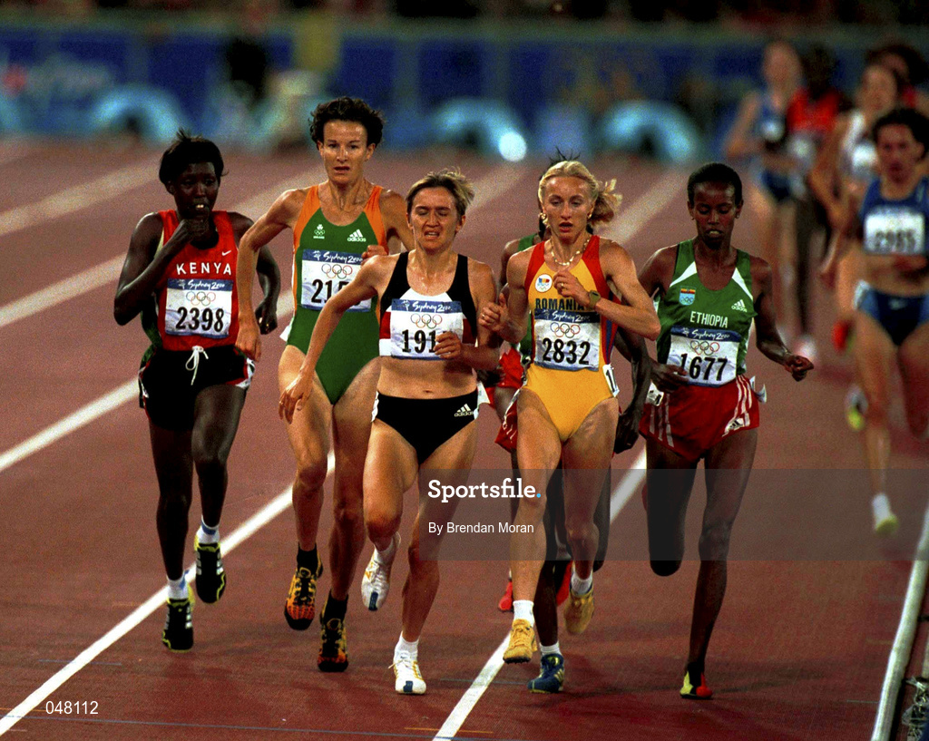 25 September 2000; Sonia O'Sullivan of Ireland, second from left, competing in the Women's 5000m race alongside eventual winner, second from right, Gabriela Szabo of Romania during day 11 of the 2000 Sydney Olympics in Sydney, Australia. Photo by Brendan Moran/Sportsfile