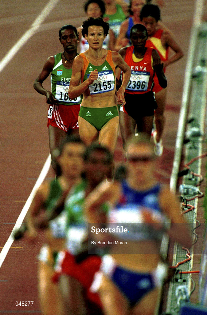 30 September 2000; Sonia O'Sullivan of Ireland on her way to finishing 6th and setting a new national record of 30:52.30 in the Women's 10,000m final race during day 16 of the 2000 Sydney Olympics in Sydney, Australia. Photo by Brendan Moran/Sportsfile