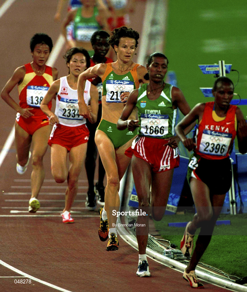 30 September 2000; Sonia O'Sullivan of Ireland on her way to finishing 6th and setting a new national record of 30:52.30 in the Women's 10,000m final race during day 16 of the 2000 Sydney Olympics in Sydney, Australia. Photo by Brendan Moran/Sportsfile