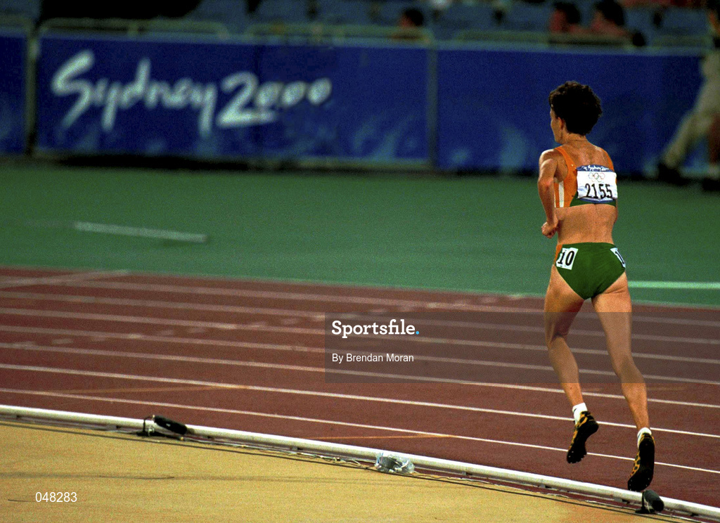 30 September 2000; Sonia O'Sullivan of Ireland on her way to finishing 6th and setting a new national record of 30:52.30 in the Women's 10,000m final race during day 16 of the 2000 Sydney Olympics in Sydney, Australia. Photo by Brendan Moran/Sportsfile