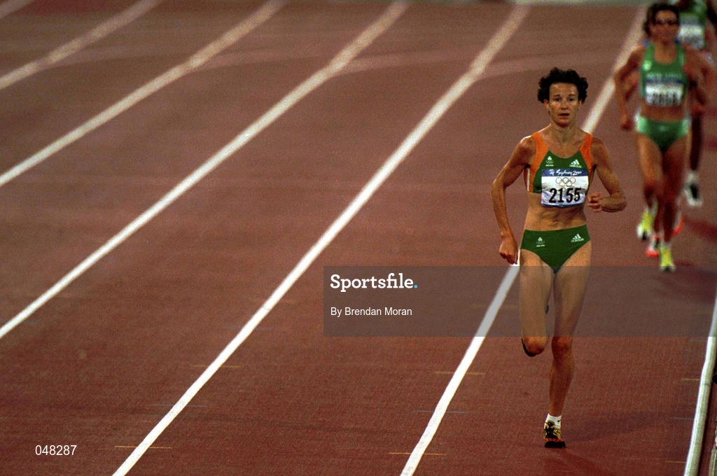 30 September 2000; Sonia O'Sullivan of Ireland on her way to finishing 6th and setting a new national record of 30:52.30 in the Women's 10,000m final race during day 16 of the 2000 Sydney Olympics in Sydney, Australia. Photo by Brendan Moran/Sportsfile