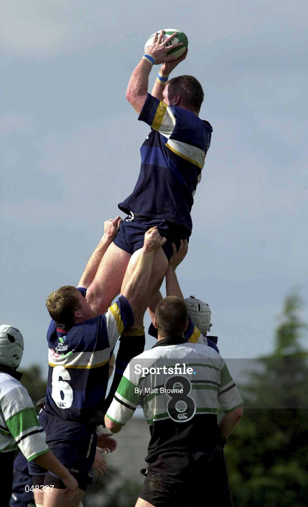 30 September 2000; Victor Costello of Leinster wins possession from a line-out during the Guinness Interprovincial Rugby championship match between Connacht and Leinster at the Sportsground in Galway. Photo by Matt Browne/Sportsfile