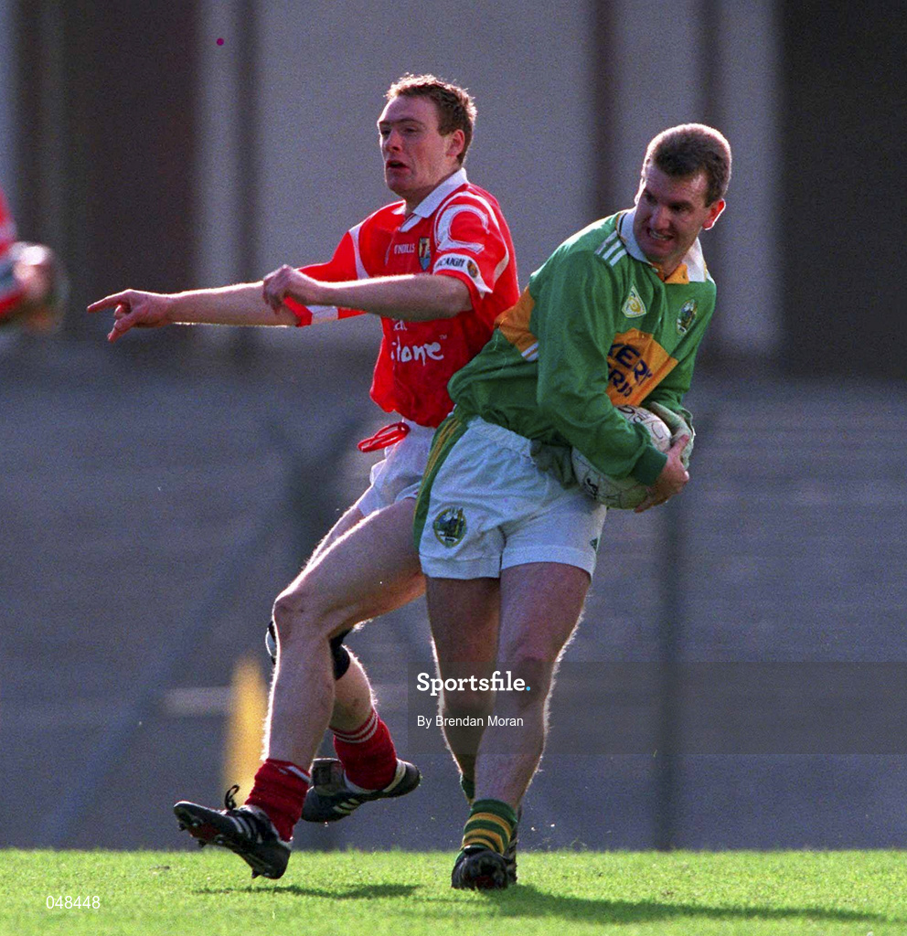 30 October 1999; Mike Hassett of Kerry in action against Philip Clifford of Cork during the Church & General National Football League Division 1A Round 1 match between Cork and Kerry at Páirc Uí Rinn in Cork. Photo by Brendan Moran/Sportsfile