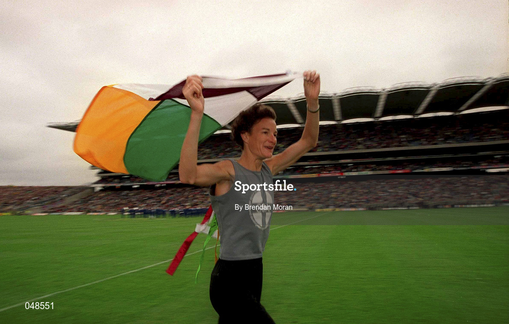 7 October 2000; Olympic silver medallist Sonia O'Sullivan during a lap of honour prior to the Bank of Ireland All-Ireland Senior Football Championship Final Replay match between Kerry and Galway at Croke Park in Dublin. Photo by Brendan Moran/Sportsfile