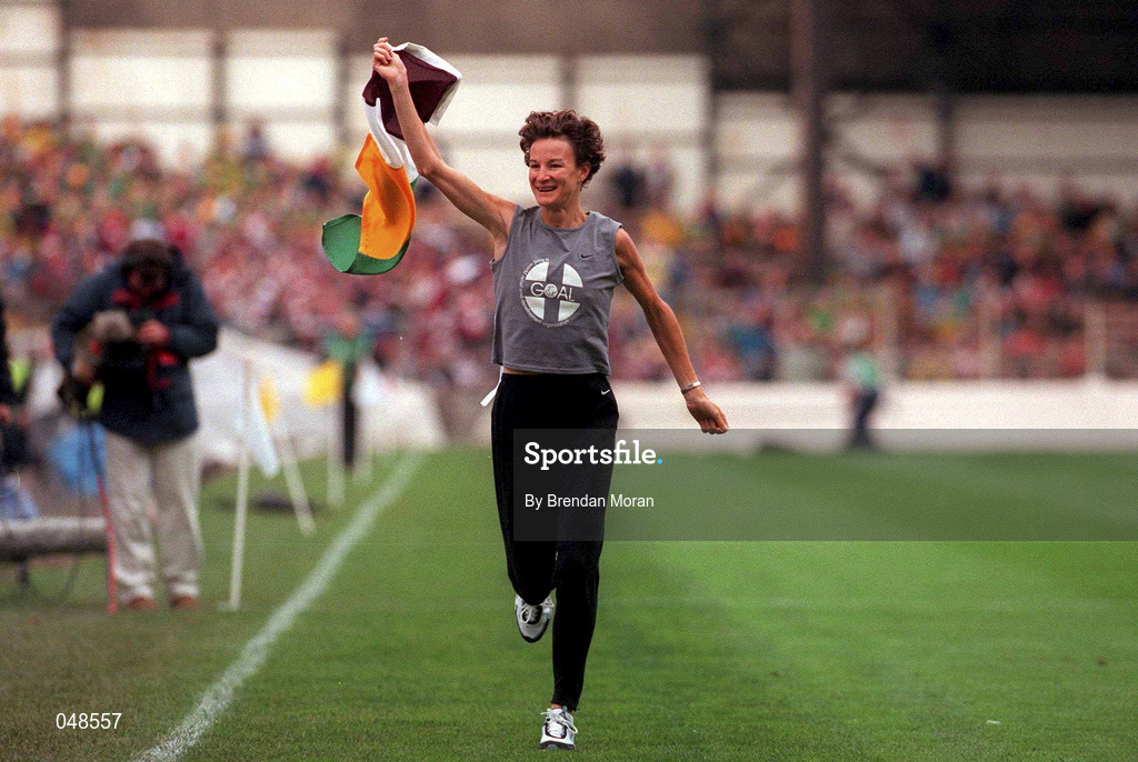 7 October 2000; Olympic silver medallist Sonia O'Sullivan during a lap of honour prior to the Bank of Ireland All-Ireland Senior Football Championship Final Replay match between Kerry and Galway at Croke Park in Dublin. Photo by Brendan Moran/Sportsfile