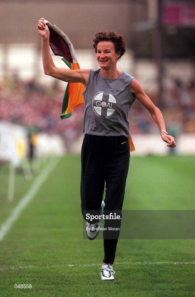 7 October 2000; Olympic silver medallist Sonia O'Sullivan during a lap of honour prior to the Bank of Ireland All-Ireland Senior Football Championship Final Replay match between Kerry and Galway at Croke Park in Dublin. Photo by Brendan Moran/Sportsfile