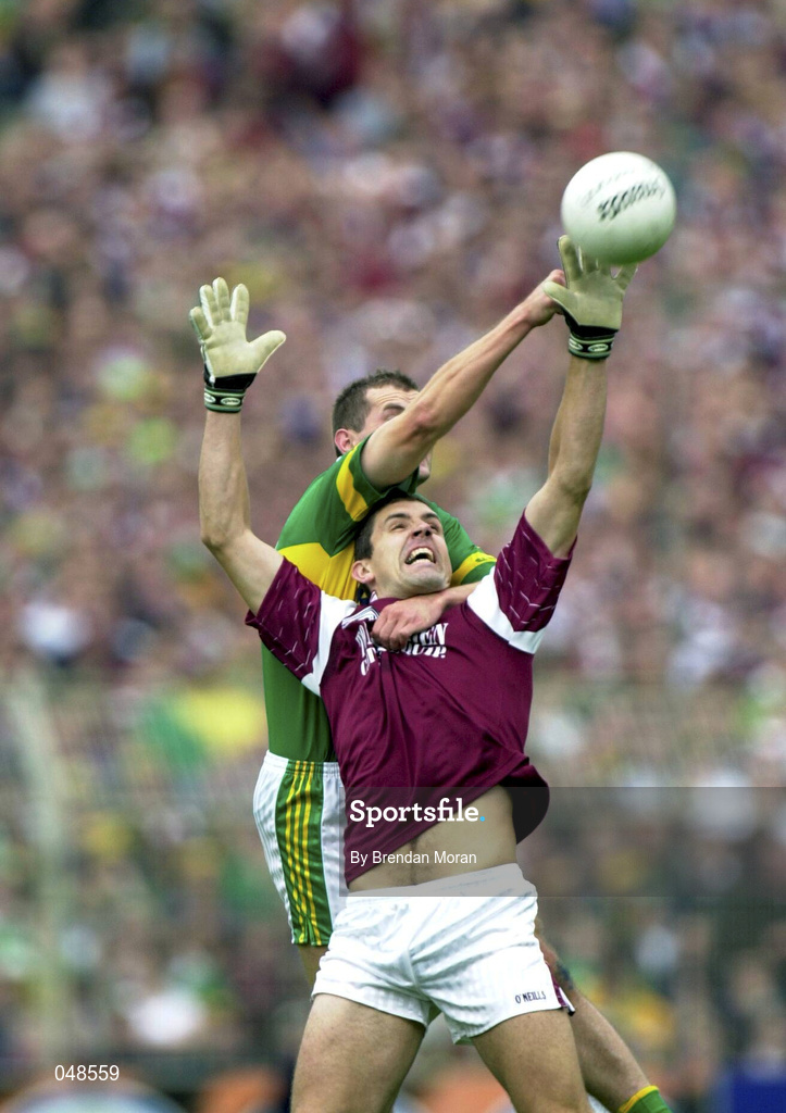 7 October 2000; Kevin Walsh of Galway in action against Donal Daly of Kerry during the Bank of Ireland All-Ireland Senior Football Championship Final Replay match between Kerry and Galway at Croke Park in Dublin. Photo by Brendan Moran/Sportsfile