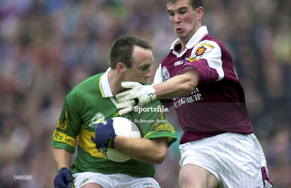 7 October 2000; John Crowley of Kerry in action against Richie Fahy of Galway during the Bank of Ireland All-Ireland Senior Football Championship Final Replay match between Kerry and Galway at Croke Park in Dublin. Photo by Brendan Moran/Sportsfile