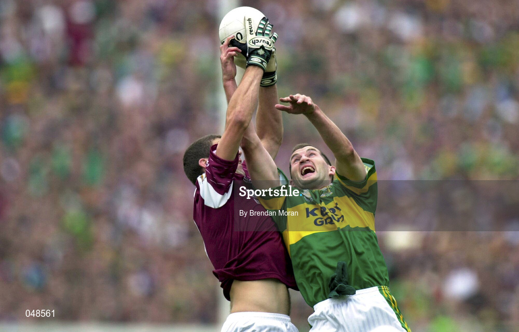 7 October 2000; Donal Daly of Kerry in action against Sean O'Domhnaill of Galway during the Bank of Ireland All-Ireland Senior Football Championship Final Replay match between Kerry and Galway at Croke Park in Dublin. Photo by Brendan Moran/Sportsfile