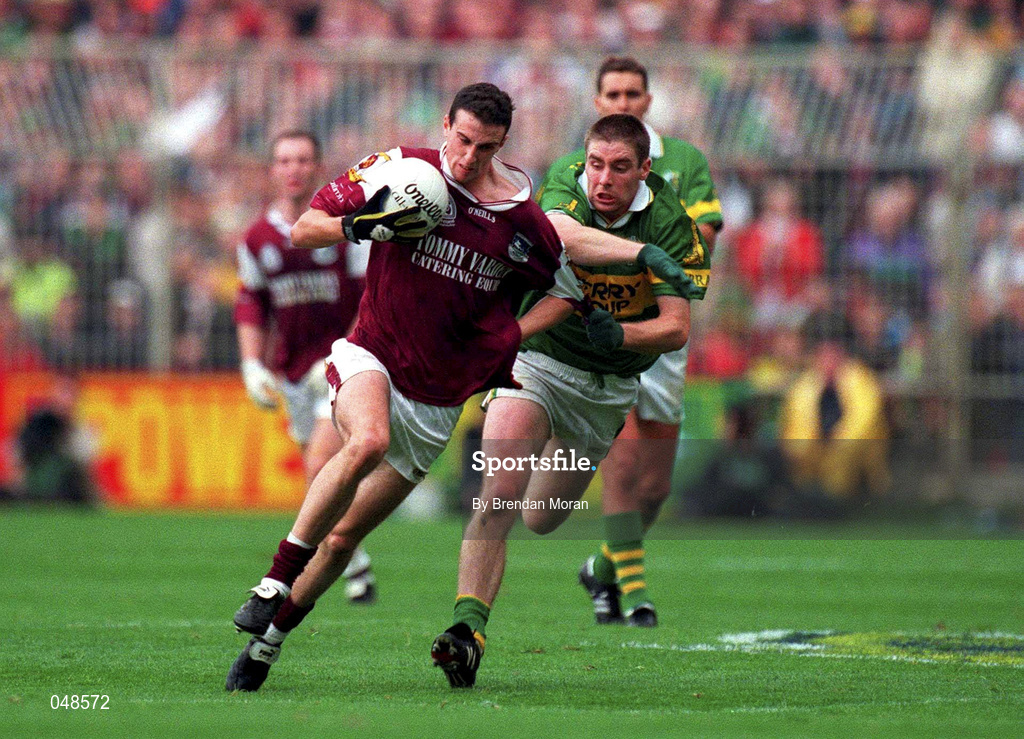 7 October 2000; Joe Bergin of Galway in action against Darragh O'Se of Kerry during the Bank of Ireland All-Ireland Senior Football Championship Final Replay match between Kerry and Galway at Croke Park in Dublin. Photo by Brendan Moran/Sportsfile
