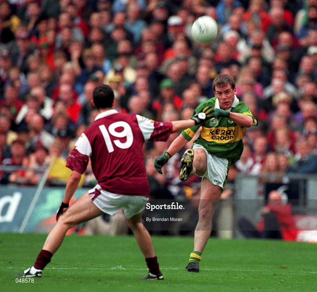 7 October 2000; Dara O'Cinneide of Kerry in action against Joe Bergin of Galway during the Bank of Ireland All-Ireland Senior Football Championship Final Replay match between Kerry and Galway at Croke Park in Dublin. Photo by Brendan Moran/Sportsfile