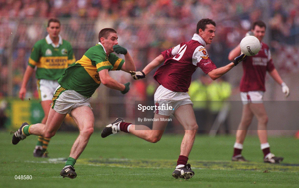 7 October 2000; Joe Bergin of Galway in action against Darragh O'Se of Kerry during the Bank of Ireland All-Ireland Senior Football Championship Final Replay match between Kerry and Galway at Croke Park in Dublin. Photo by Brendan Moran/Sportsfile