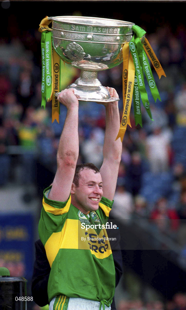 7 October 2000; Seamus Moynihan of Kerry lifts the Sam Maguire cup following the Bank of Ireland All-Ireland Senior Football Championship Final Replay match between Kerry and Galway at Croke Park in Dublin. Photo by Brendan Moran/Sportsfile