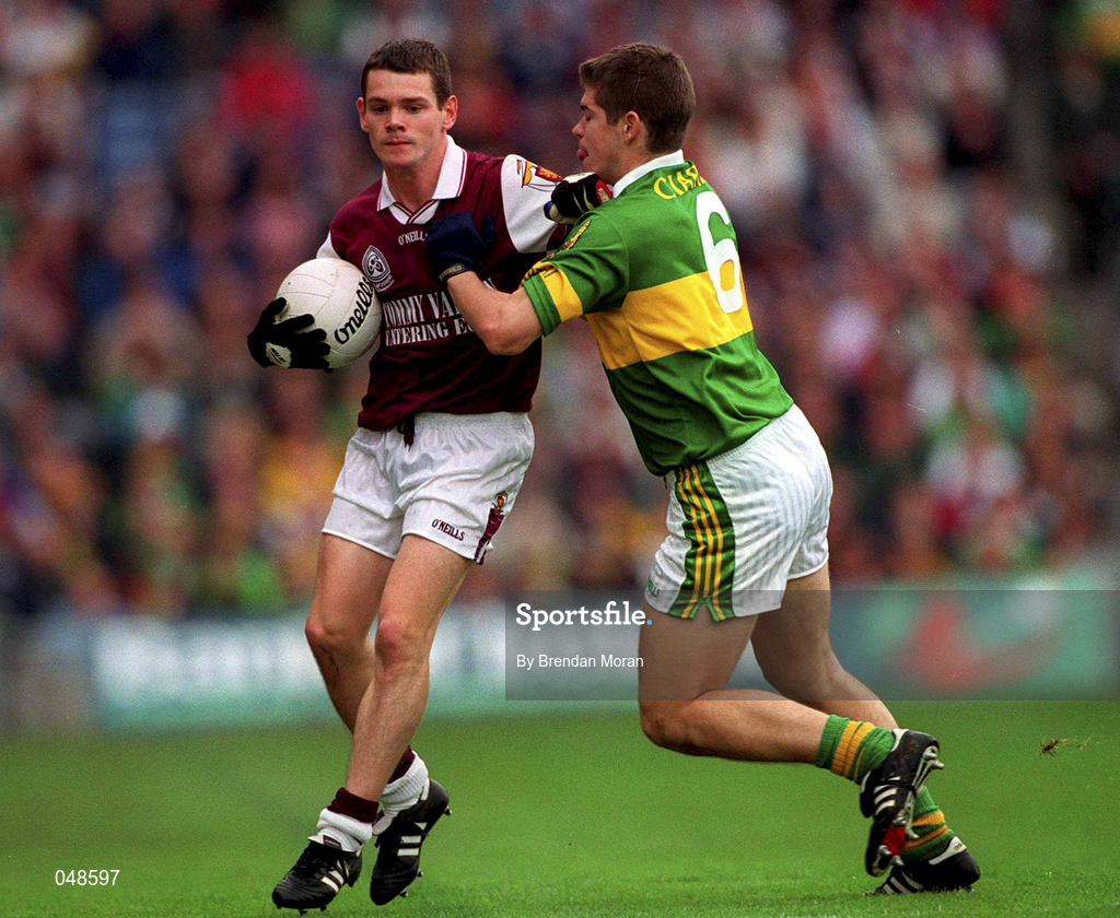 7 October 2000; Declan Meehan of Galway in action against Eamonn Fitzmaurice of Kerry during the Bank of Ireland All-Ireland Senior Football Championship Final Replay match between Kerry and Galway at Croke Park in Dublin. Photo by Brendan Moran/Sportsfile