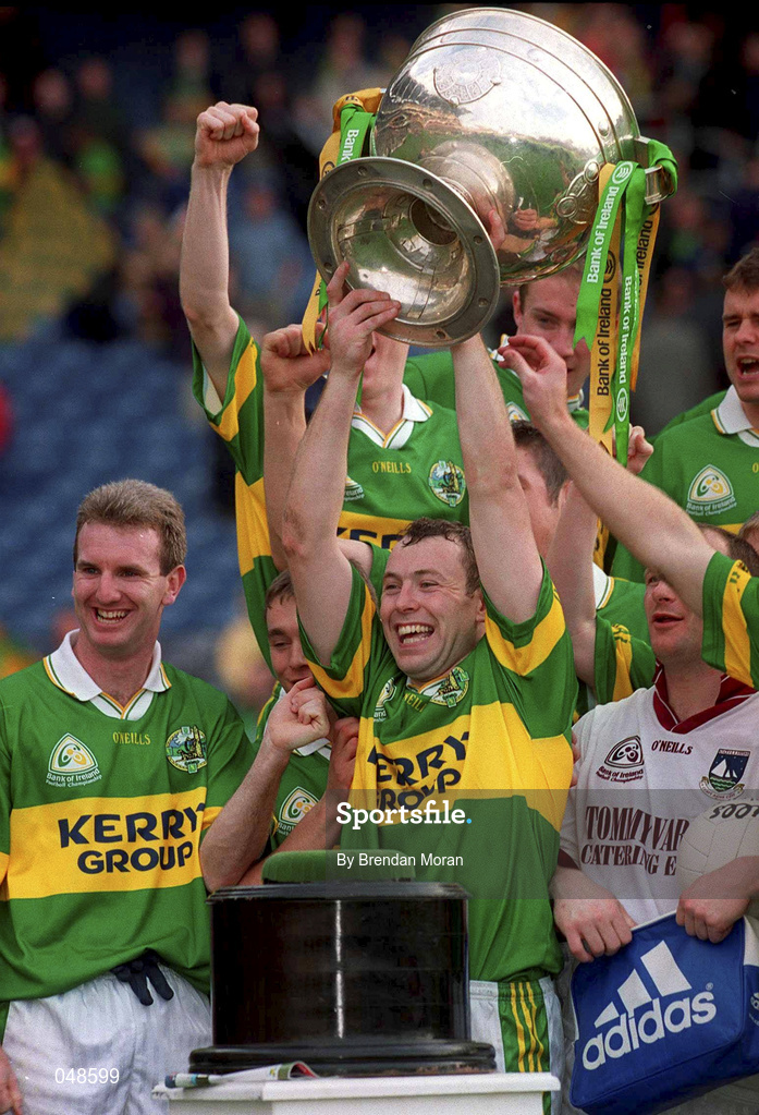 7 October 2000; Seamus Moynihan of Kerry lifts the Sam Maguire cup following the Bank of Ireland All-Ireland Senior Football Championship Final Replay match between Kerry and Galway at Croke Park in Dublin. Photo by Brendan Moran/Sportsfile