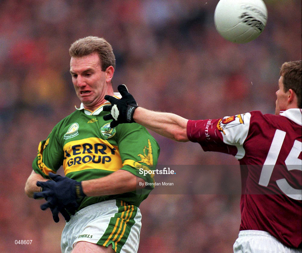 7 October 2000; Mike Hassett of Kerry in action against Niall Finnegan of Galway during the Bank of Ireland All-Ireland Senior Football Championship Final Replay match between Kerry and Galway at Croke Park in Dublin. Photo by Brendan Moran/Sportsfile