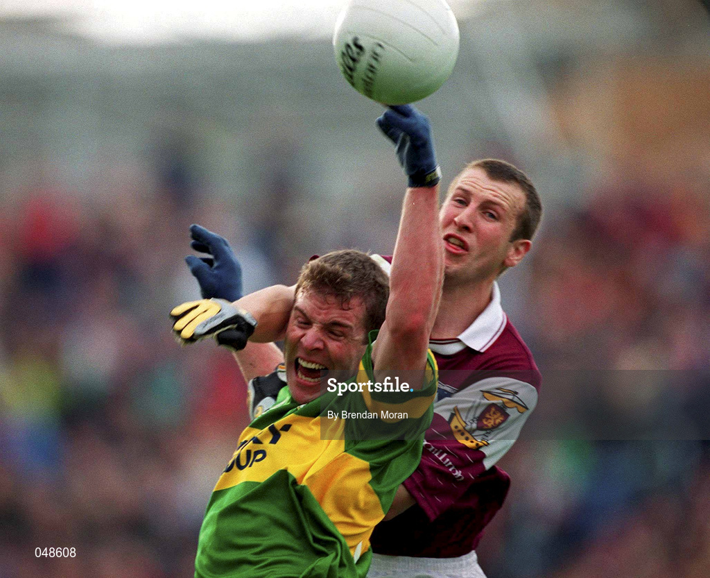 7 October 2000; Dara O'Cinneide of Kerry in action against Richie Fahy of Galway during the Bank of Ireland All-Ireland Senior Football Championship Final Replay match between Kerry and Galway at Croke Park in Dublin. Photo by Brendan Moran/Sportsfile