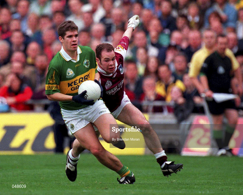 7 October 2000; Eamonn Fitzmaurice of Kerry in action against John Divilly of Galway during the Bank of Ireland All-Ireland Senior Football Championship Final Replay match between Kerry and Galway at Croke Park in Dublin. Photo by Brendan Moran/Sportsfile
