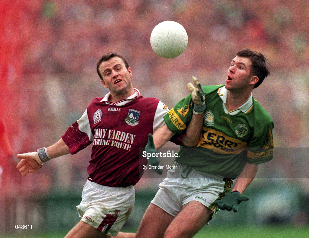 7 October 2000; Michael McCarthy of Kerry in action against Derek Savage of Galway during the Bank of Ireland All-Ireland Senior Football Championship Final Replay match between Kerry and Galway at Croke Park in Dublin. Photo by Brendan Moran/Sportsfile