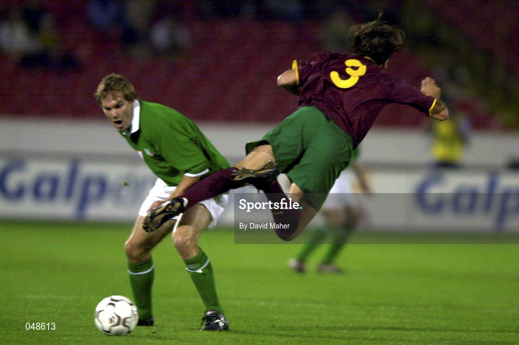7 October 2000; Jason McAteer of Republic of Ireland in action against Dimas of Portugal during the World Cup 2002 Qualification Group 2 match between Portugal and Republic of Ireland at the Estádio da Luz in Lisbon, Portugal. Photo by David Maher/Sportsfile