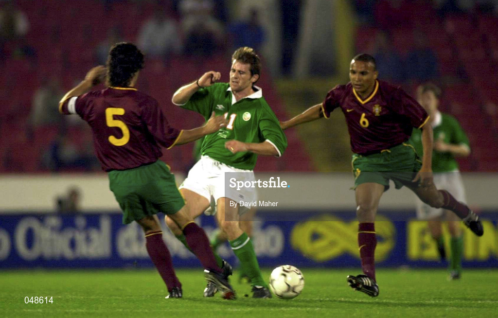 7 October 2000; Kevin Kilbane of Republic of Ireland in action against Fernando Couto, left, and Vidigal of Portugal during the World Cup 2002 Qualification Group 2 match between Portugal and Republic of Ireland at the Estádio da Luz in Lisbon, Portugal. Photo by David Maher/Sportsfile
