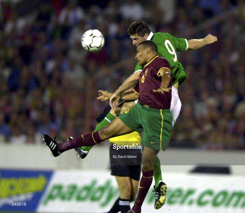 7 October 2000; Niall Quinn of Republic of Ireland in action against Vidigal of Portugal during the World Cup 2002 Qualification Group 2 match between Portugal and Republic of Ireland at the Estádio da Luz in Lisbon, Portugal. Photo by David Maher/Sportsfile