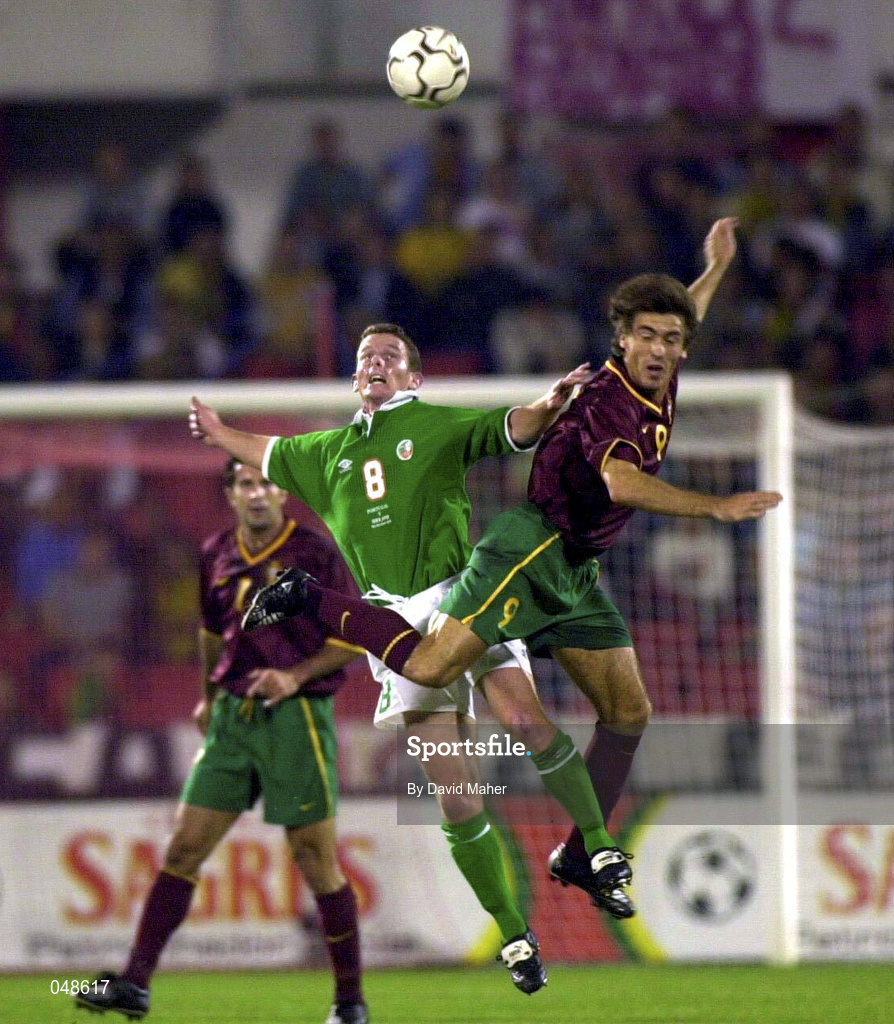 7 October 2000; Mark Kinsella of Republic of Ireland in action against Sa Pinto of Portugal during the World Cup 2002 Qualification Group 2 match between Portugal and Republic of Ireland at the Estádio da Luz in Lisbon, Portugal. Photo by David Maher/Sportsfile
