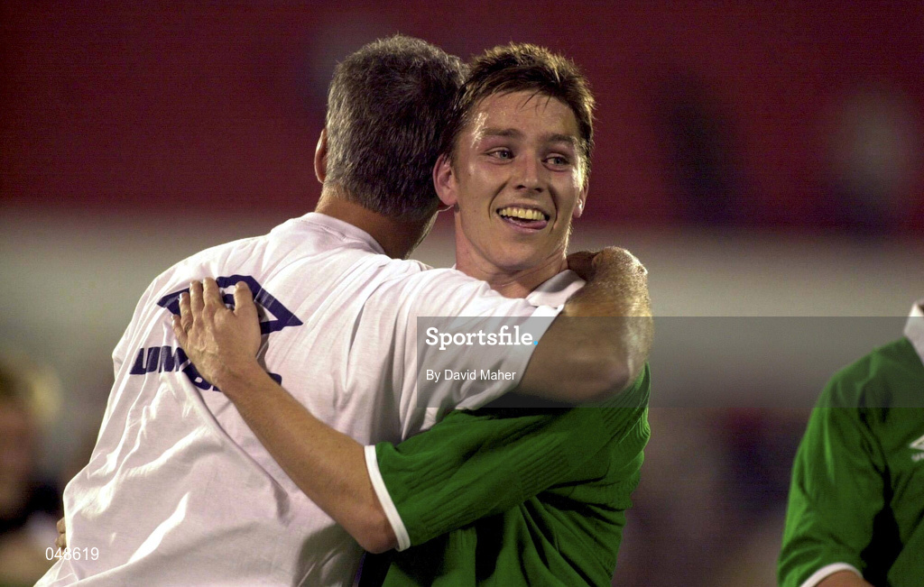 7 October 2000; Matt Holland of Republic of Ireland celebrates with manager Mick McCarthy following the World Cup 2002 Qualification Group 2 match between Portugal and Republic of Ireland at the Estádio da Luz in Lisbon, Portugal. Photo by David Maher/Sportsfile
