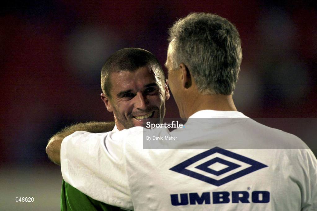 7 October 2000; Roy Keane of Republic of Ireland, left, celebrates with manager Mick McCarthy following the World Cup 2002 Qualification Group 2 match between Portugal and Republic of Ireland at the Estádio da Luz in Lisbon, Portugal. Photo by David Maher/Sportsfile