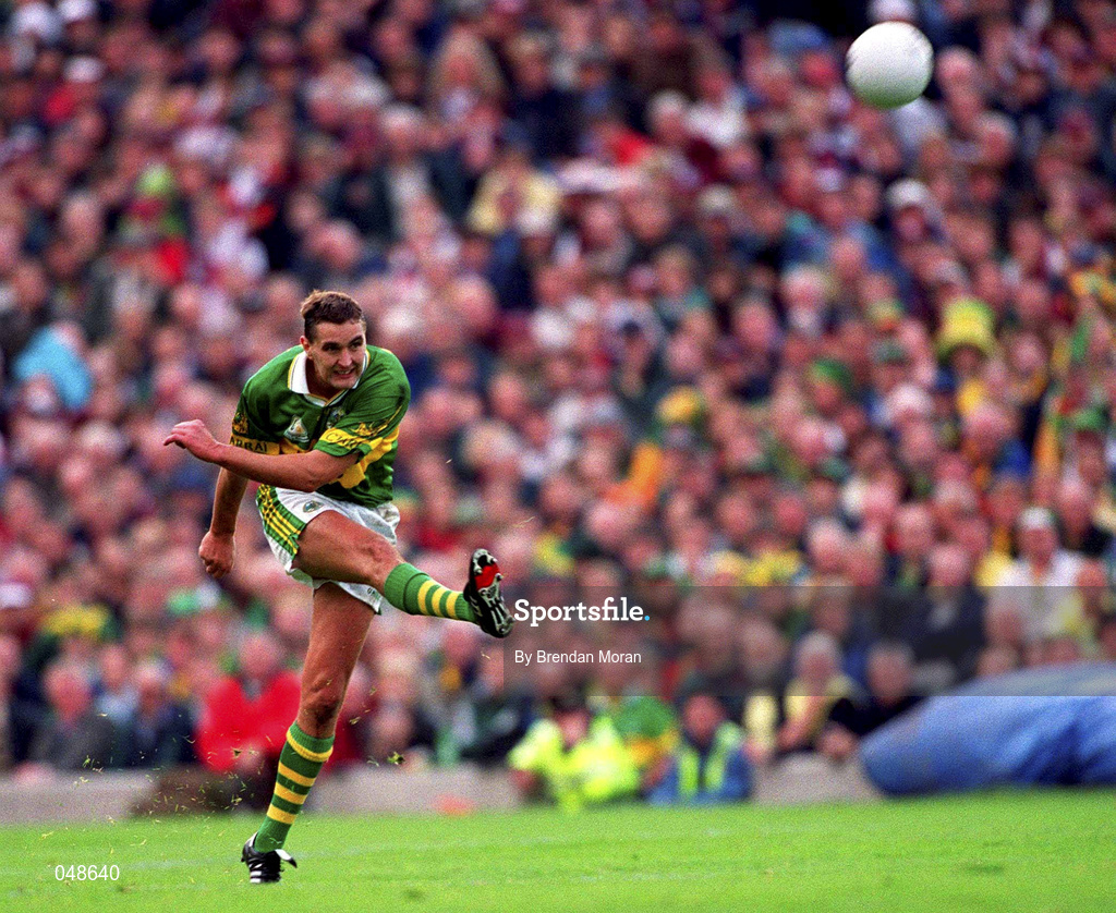 7 October 2000; Maurice Fitzgerald of Kerry during the Bank of Ireland All-Ireland Senior Football Championship Final Replay match between Kerry and Galway at Croke Park in Dublin. Photo by Brendan Moran/Sportsfile