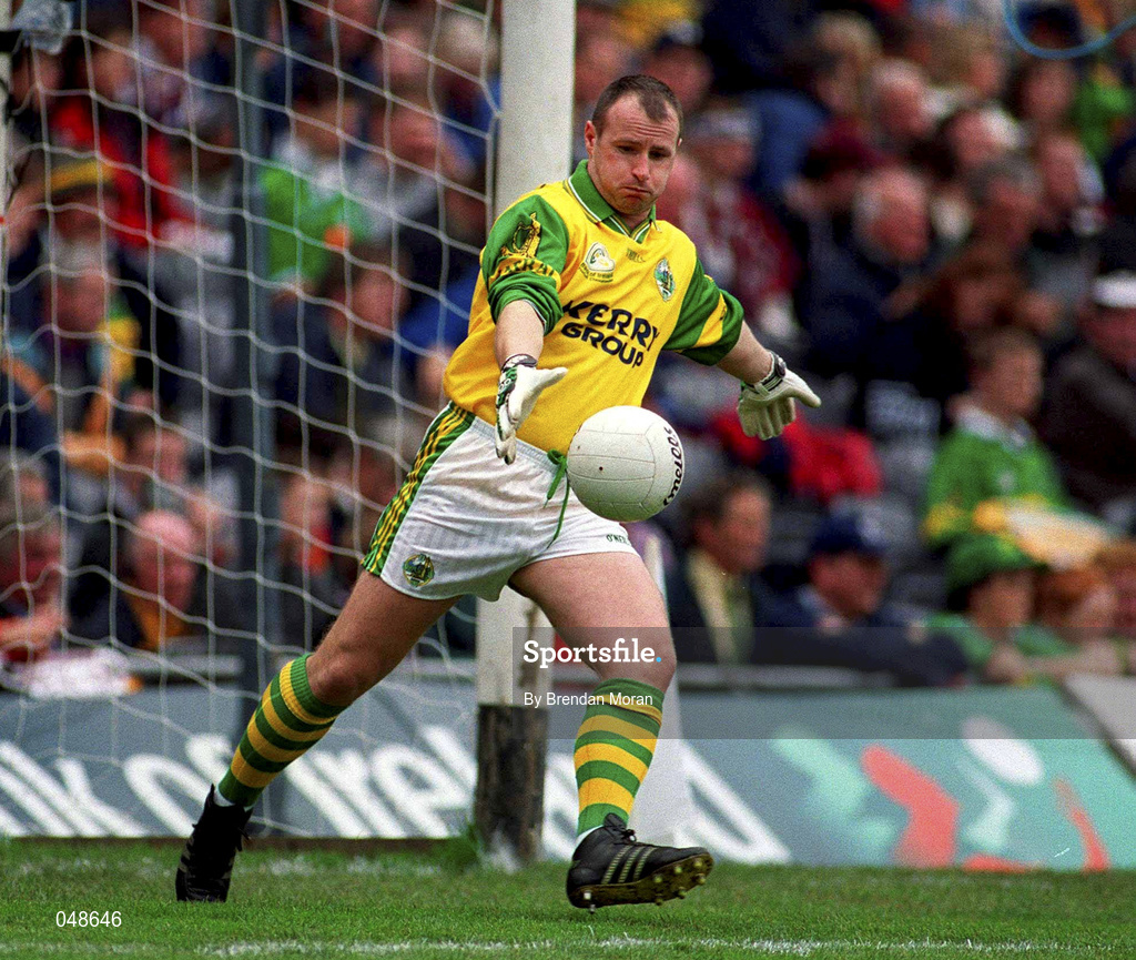 7 October 2000; Declan O'Keeffe of Kerry during the Bank of Ireland All-Ireland Senior Football Championship Final Replay match between Kerry and Galway at Croke Park in Dublin. Photo by Brendan Moran/Sportsfile