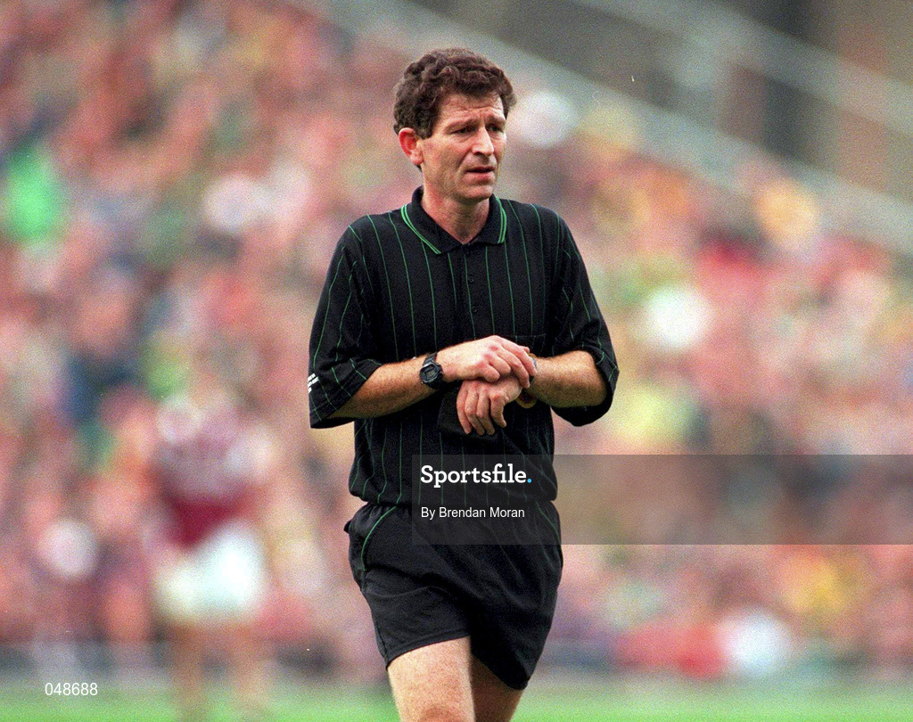7 October 2000; Referee Brian White during the Bank of Ireland All-Ireland Senior Football Championship Final Replay match between Kerry and Galway at Croke Park in Dublin. Photo by Brendan Moran/Sportsfile