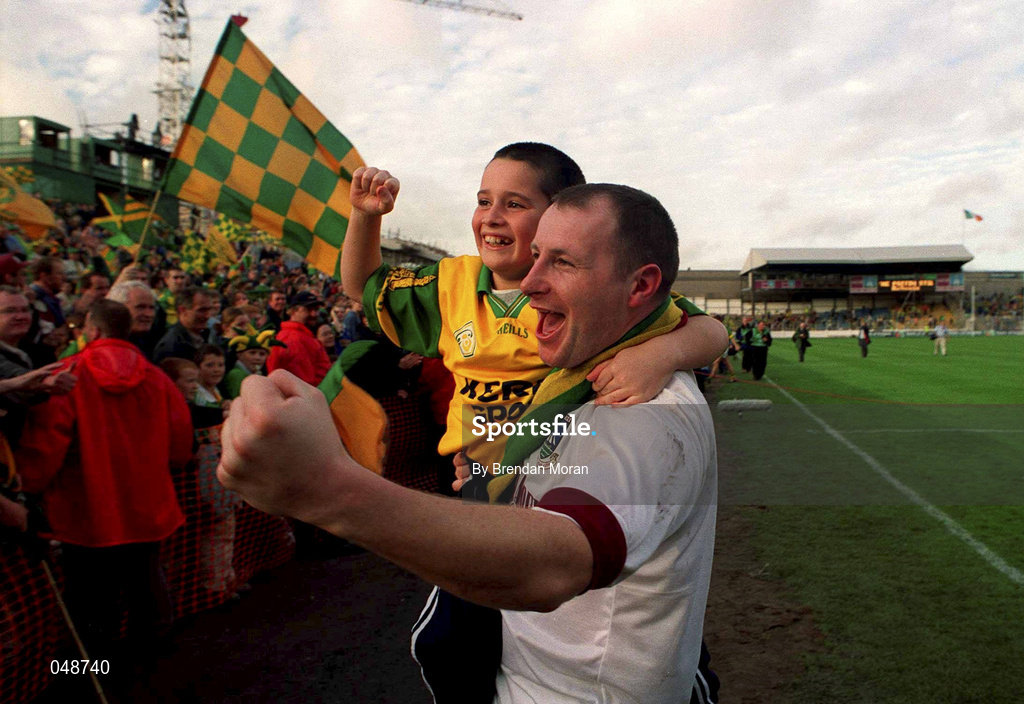 7 October 2000; Kerry goalkeeper Declan O'Keeffe celebrates with a supporter following the Bank of Ireland All-Ireland Senior Football Championship Final Replay match between Kerry and Galway at Croke Park in Dublin. Photo by Brendan Moran/Sportsfile