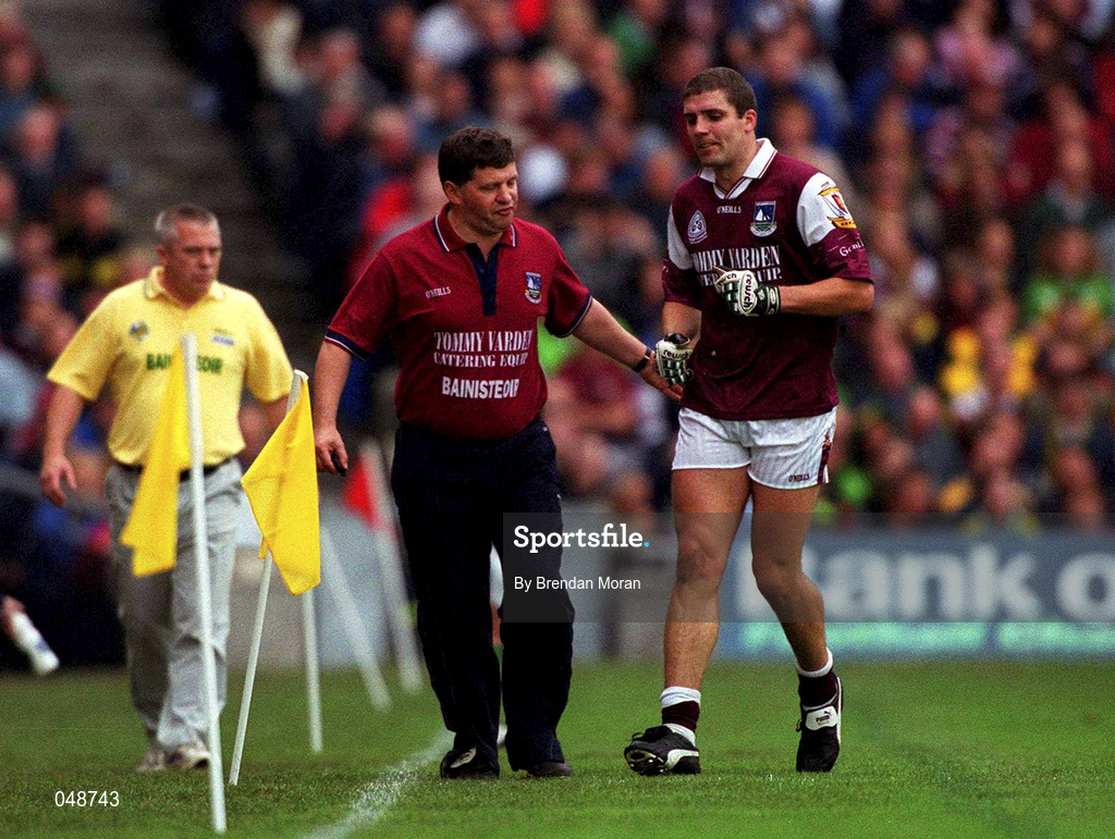 7 October 2000; Galway manager John O'Mahony, centre, looks on at Kevin Walsh as he leaves the field due to injury during the Bank of Ireland All-Ireland Senior Football Championship Final Replay match between Kerry and Galway at Croke Park in Dublin. Photo by Brendan Moran/Sportsfile