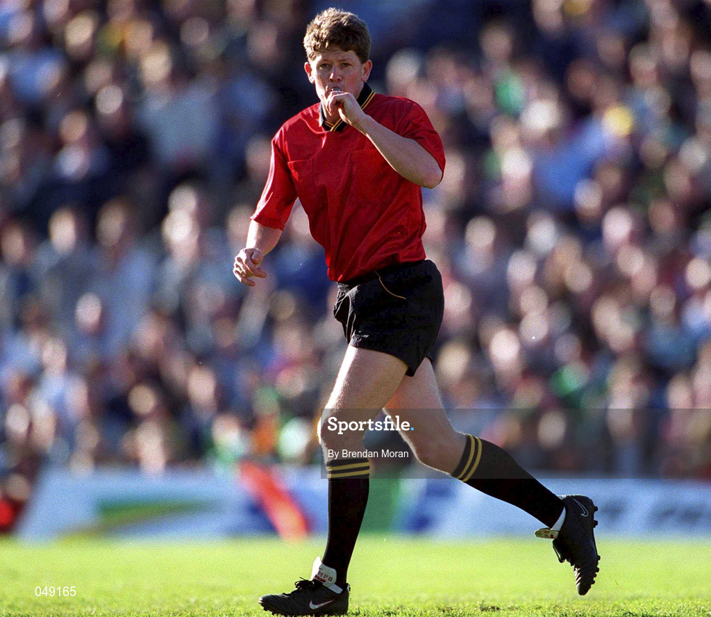 15 October 2000; Referee Brett Allen during the International Rules Series Second Test match between Ireland and Australia at Croke Park in Dublin. Photo by Brendan Moran/Sportsfile