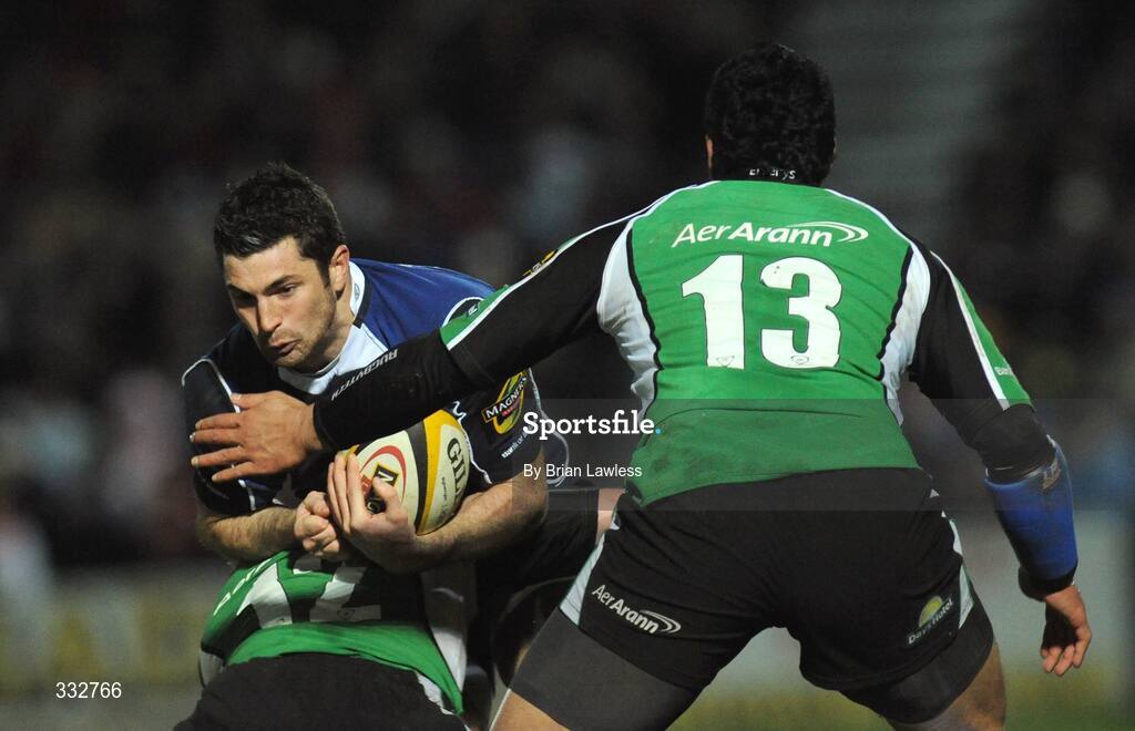 2 January 2009; Rob Kearney, Leinster, in action against Niva Ta'auso, right, and Mel Deane, Connacht. Leinster v Connacht, Magners League, RDS, Dublin. Picture credit: Brian Lawless / SPORTSFILE
