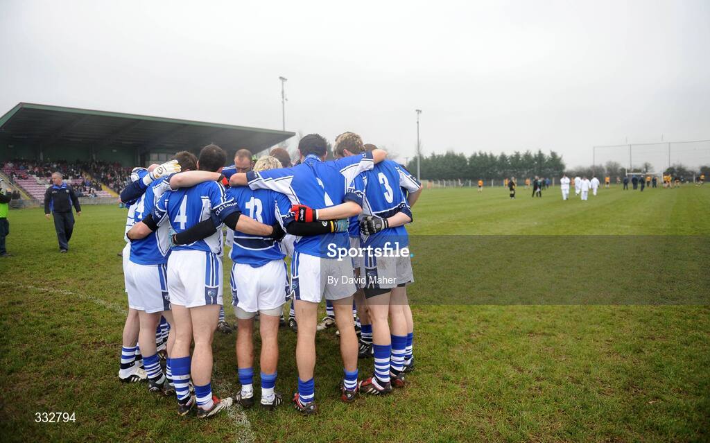 4 January 2009; The Laois team form a huddle before the start of the game. O'Byrne Cup, First Round, Laois v DCU, McCann Park, Portarlington, Co. Laois. Picture credit: David Maher / SPORTSFILE
