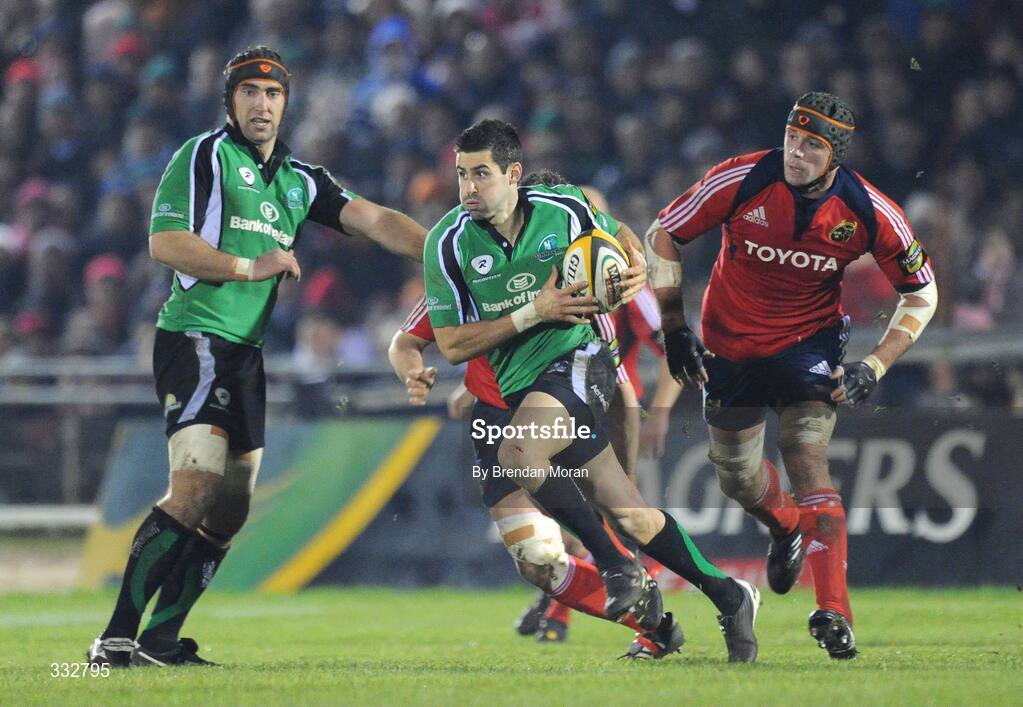 28 December 2008; Frank Murphy, Connacht, in action against Alan Quinlan, Munster. Magners League, Connacht v Munster, Sportsground, Galway. Picture credit: Brendan Moran / SPORTSFILE
