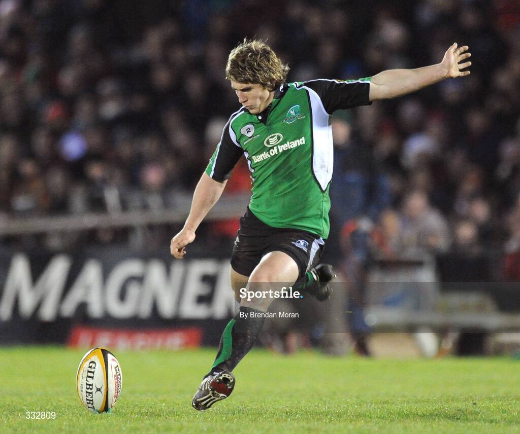 28 December 2008; Ian Keatley, Connacht. Magners League, Connacht v Munster, Sportsground, Galway. Picture credit: Brendan Moran / SPORTSFILE