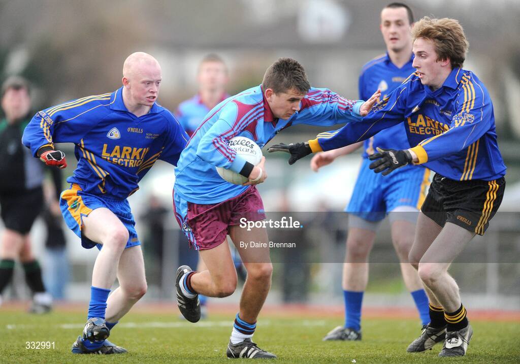 9 January 2009; Niall Murray, St. Declan's, Cabra, in action against Declan Lyons, left, and Fergal O'Connor, Scoil Dara, Kilcock. St. Declan's, Cabra v Scoil Dara, Kilcock, Leinster Schools Senior A Football Championship Qualifier Round 1, Russell Park, Blanchardstown, Dublin. Picture credit: Daire Brennan / SPORTSFILE