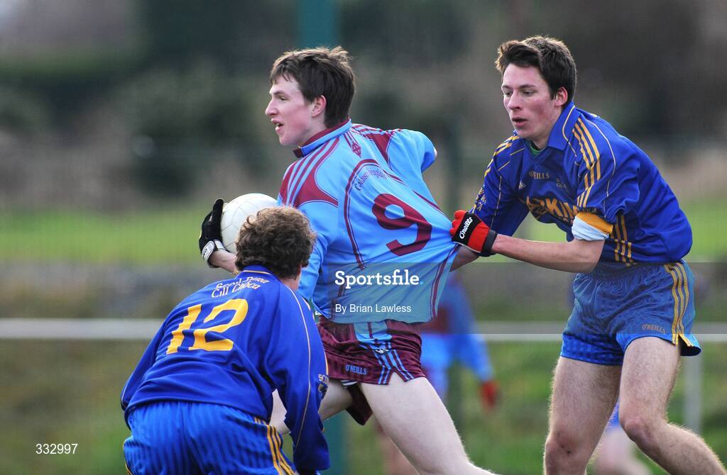 9 January 2009; Niall Mulvaney, St. Declan's, in action against Ailbhe Mahon, right, and Damien Downey, Scoil Dara. St. Declan's, Cabra v Scoil Dara, Kilcock, Leinster Schools Senior A Football Championship Qualifier Round 1, Russell Park, Blanchardstown, Dublin. Picture credit: Brian Lawless / SPORTSFILE