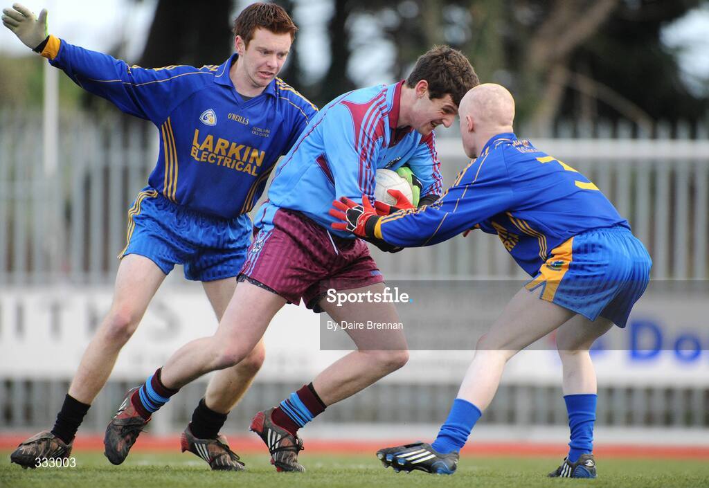 9 January 2009; Eoghan O'Sullivan, St. Declan's, Cabra, in action against Padraig McGrath, left, and Declan Lyons, Scoil Dara, Kilcock. St. Declan's, Cabra v Scoil Dara, Kilcock, Leinster Schools Senior A Football Championship Qualifier Round 1, Russell Park, Blanchardstown, Dublin. Picture credit: Daire Brennan / SPORTSFILE