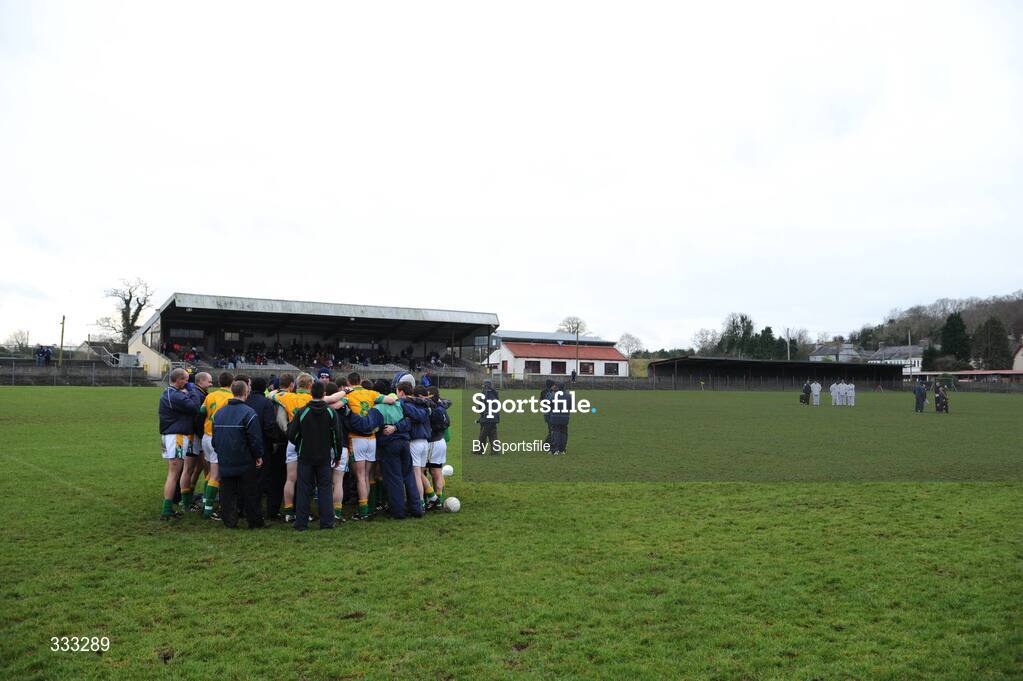10 January 2009; The Leitrim palyers huddle for a team talk before the start of the game. FBD League Round 2, Galway v Leitrim, Duggan Park, Ballinasloe, Co. Galway. Photo by Sportsfile
